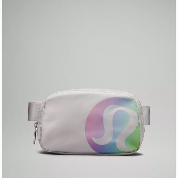 LULULEMON✨NEW✨ Everywhere Belt Bag 1L in Vapor/Persian Violet